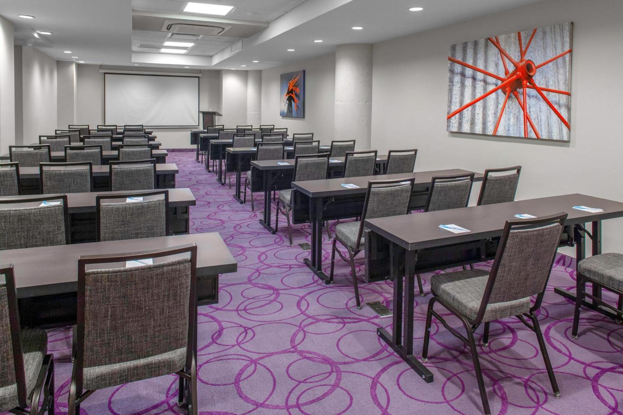 Towneplace Suites By Marriott Dallas Downtown Екстер'єр фото