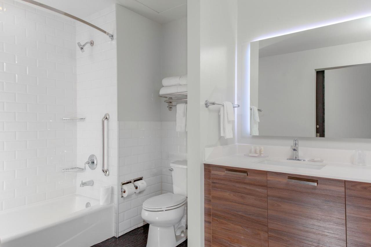 Towneplace Suites By Marriott Dallas Downtown Екстер'єр фото